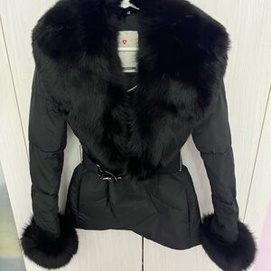 Luxurious Black Fur-Trimmed Women's Puffer Coat